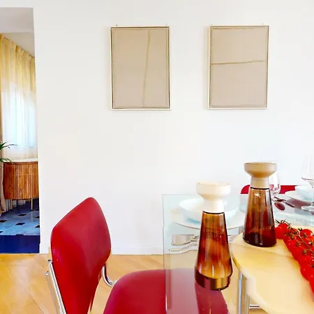 Old Town Apartment *