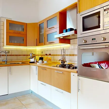 Old Town Apartment *