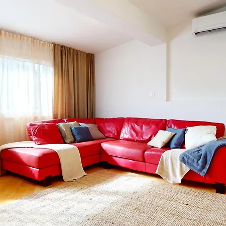 Old Town Apartment *