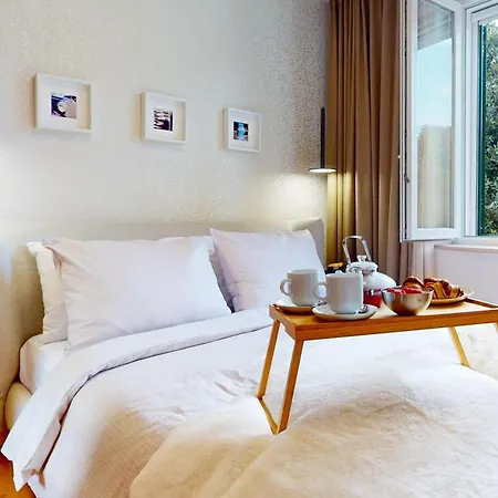 Old Town Apartment *