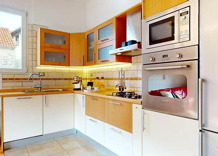 Old Town Apartment *