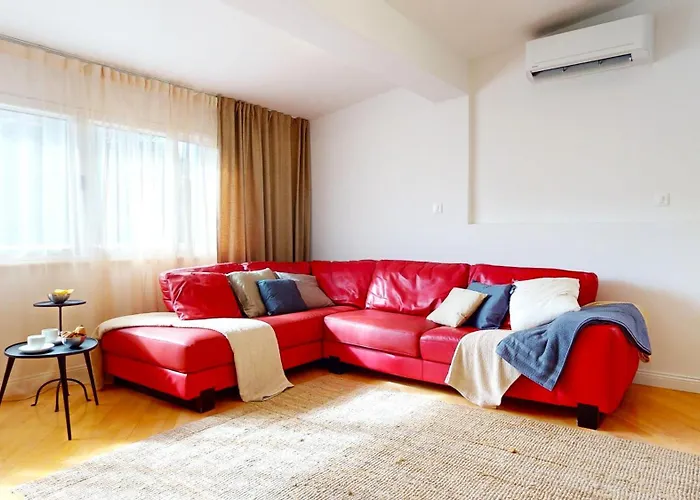 Old Town Apartment *