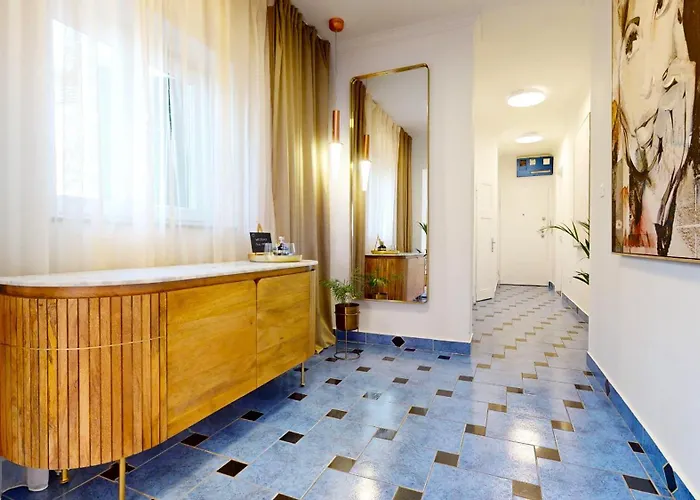 Old Town Apartment *