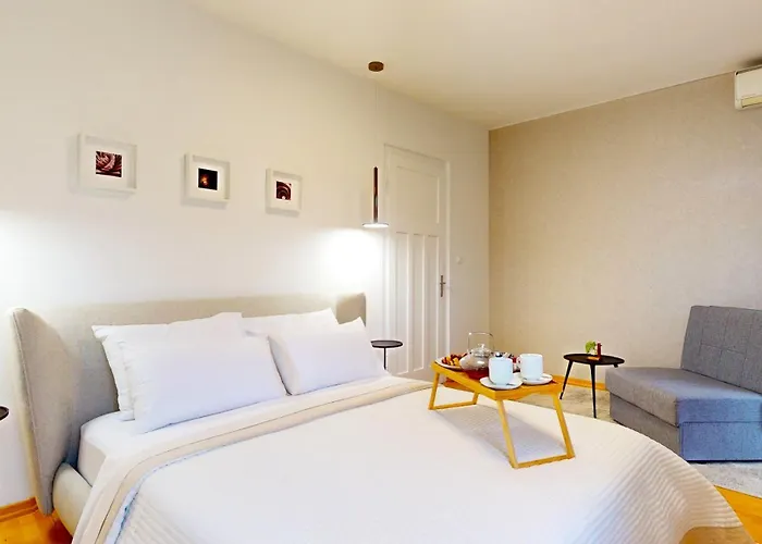 Old Town Apartment *