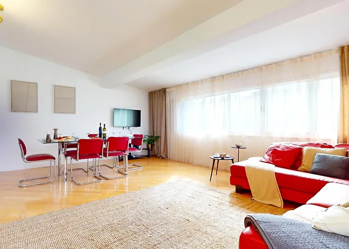 Old Town Apartment *